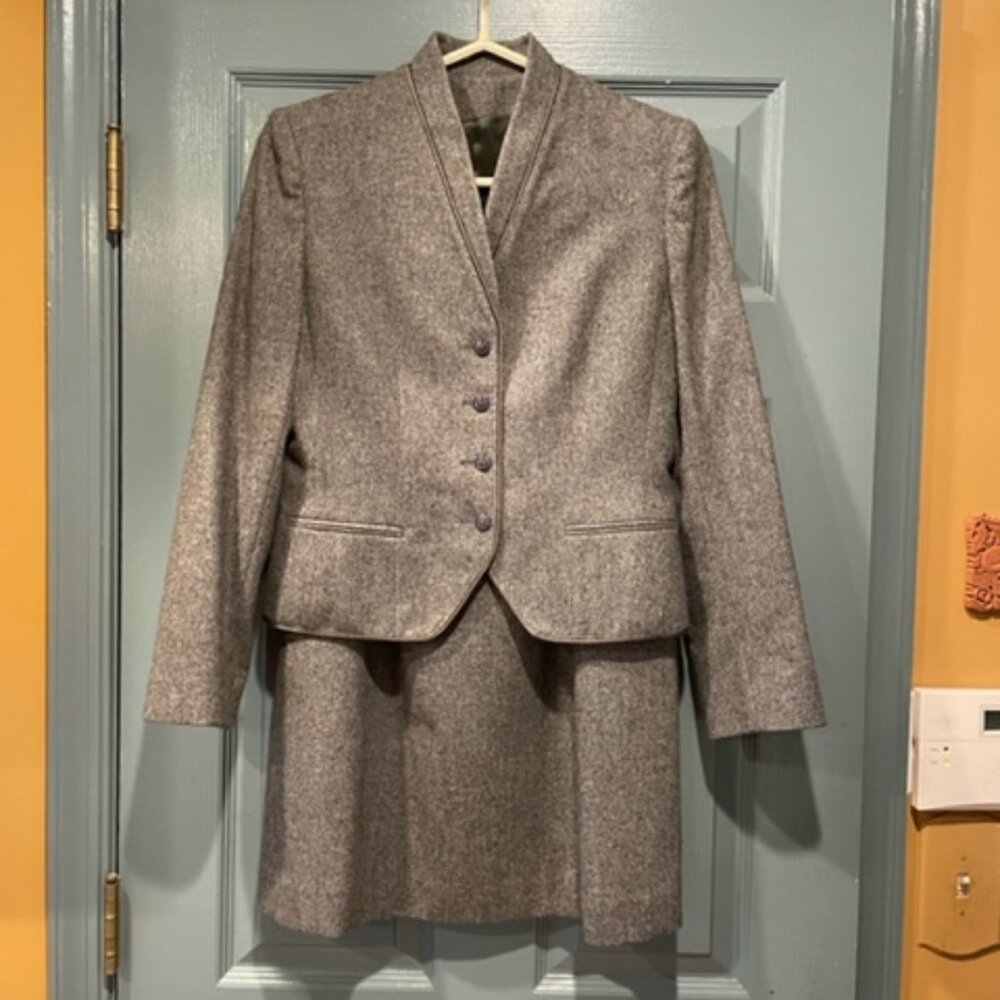 Gray tweed lined woolen blazer and skirt, circa 70s, sz 6, exc. condition